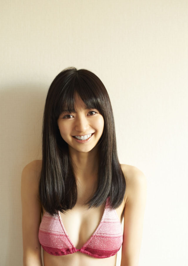 逢泽莉娜比基尼秀诱人身材